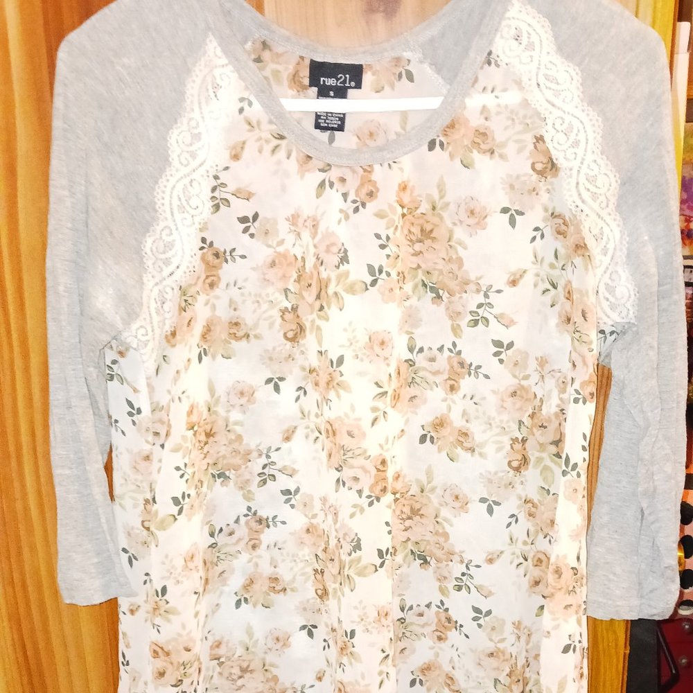 Women's Rue21 long sleeve T-shirt